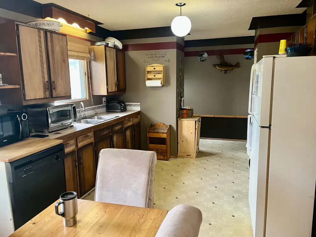 5116 47 Street Rocky Mountain House AB T4T 1M4