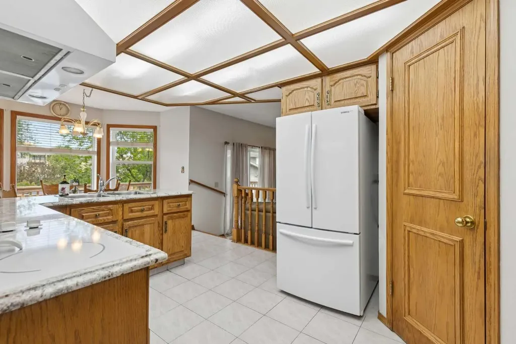 733 Edgebank Place NW Calgary AB T3A 4S2