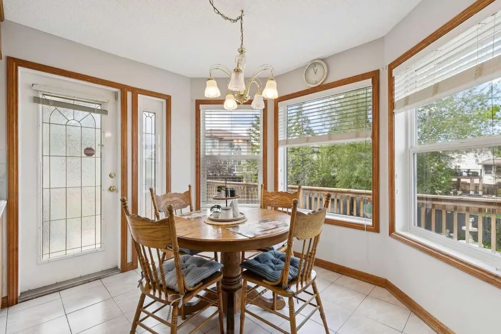 733 Edgebank Place NW Calgary AB T3A 4S2