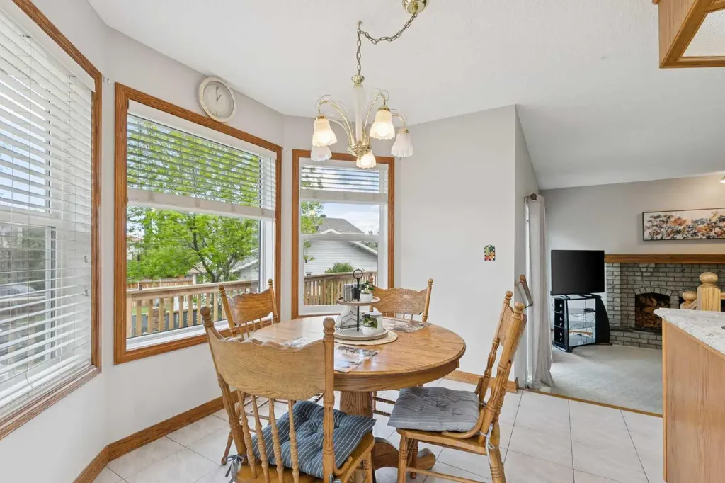 733 Edgebank Place NW Calgary AB T3A 4S2