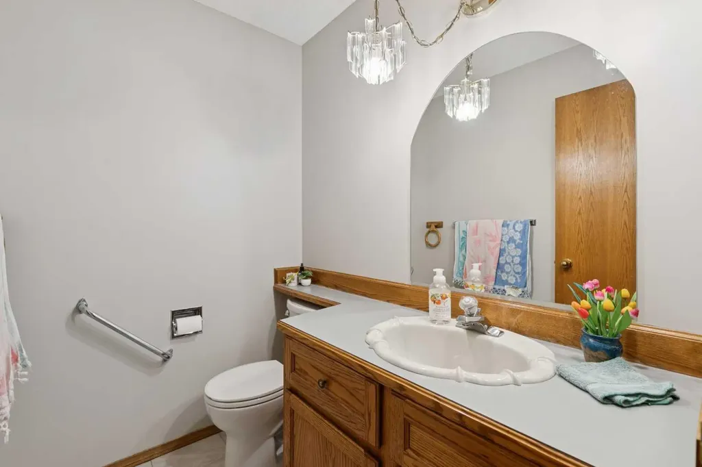 733 Edgebank Place NW Calgary AB T3A 4S2