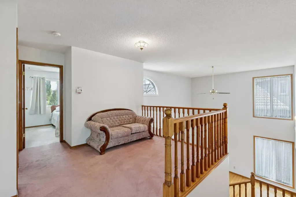 733 Edgebank Place NW Calgary AB T3A 4S2