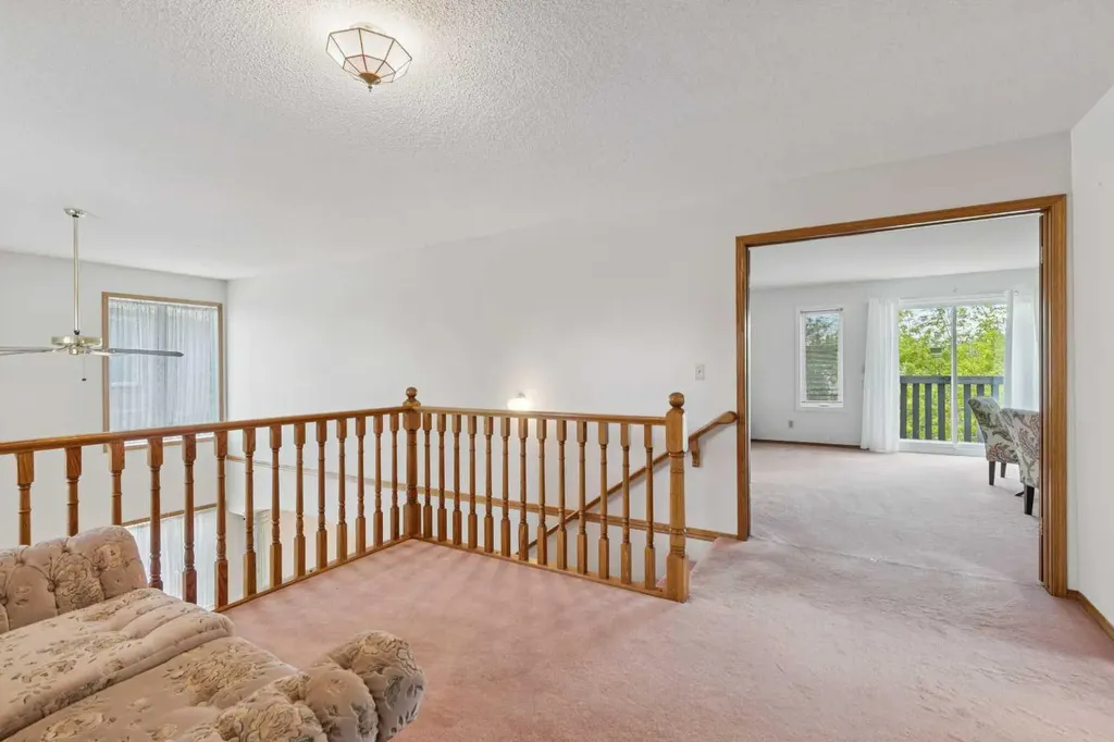733 Edgebank Place NW Calgary AB T3A 4S2