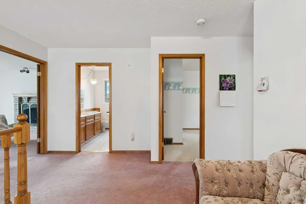 733 Edgebank Place NW Calgary AB T3A 4S2