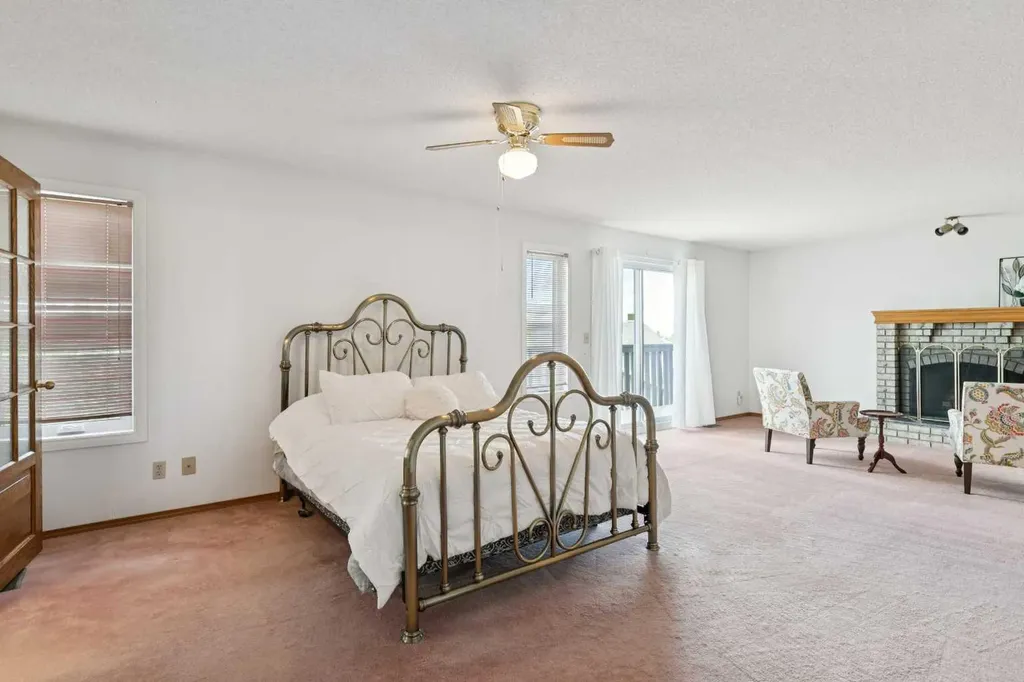 733 Edgebank Place NW Calgary AB T3A 4S2