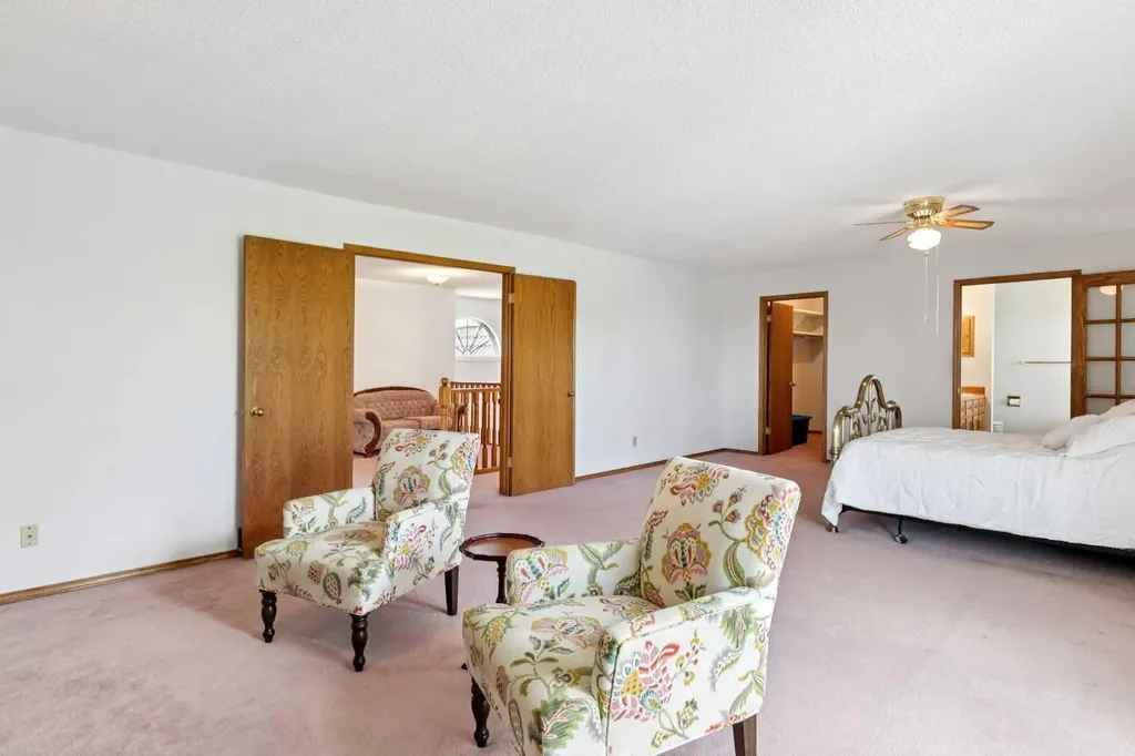733 Edgebank Place NW Calgary AB T3A 4S2