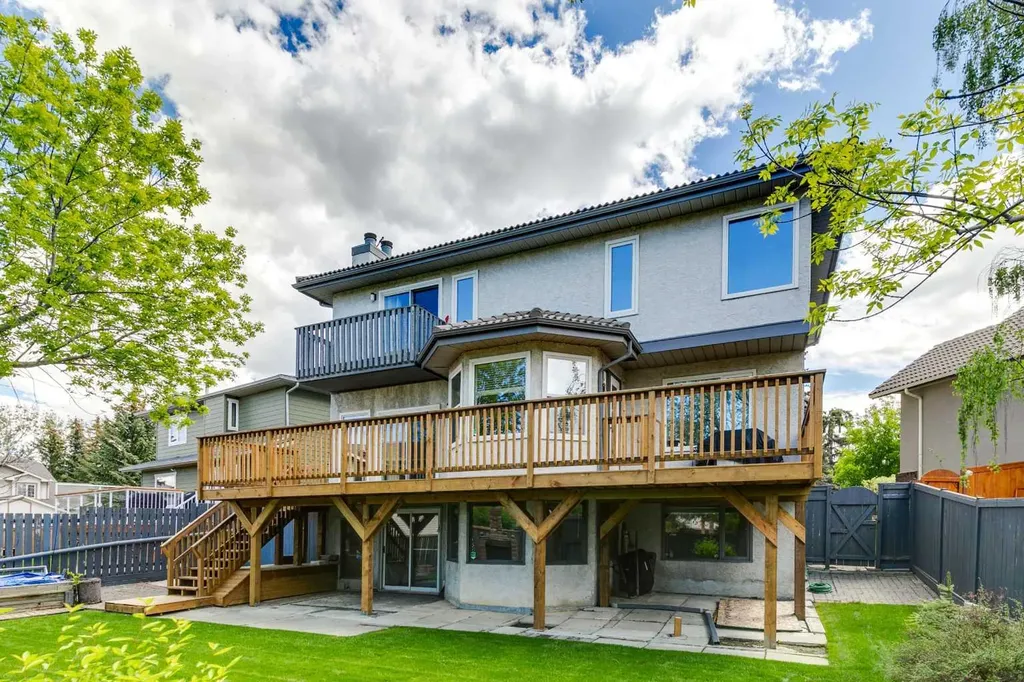 733 Edgebank Place NW Calgary AB T3A 4S2