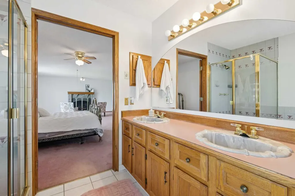 733 Edgebank Place NW Calgary AB T3A 4S2