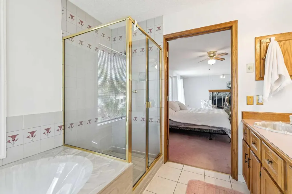 733 Edgebank Place NW Calgary AB T3A 4S2