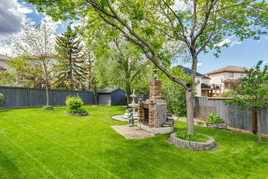 733 Edgebank Place NW Calgary AB T3A 4S2