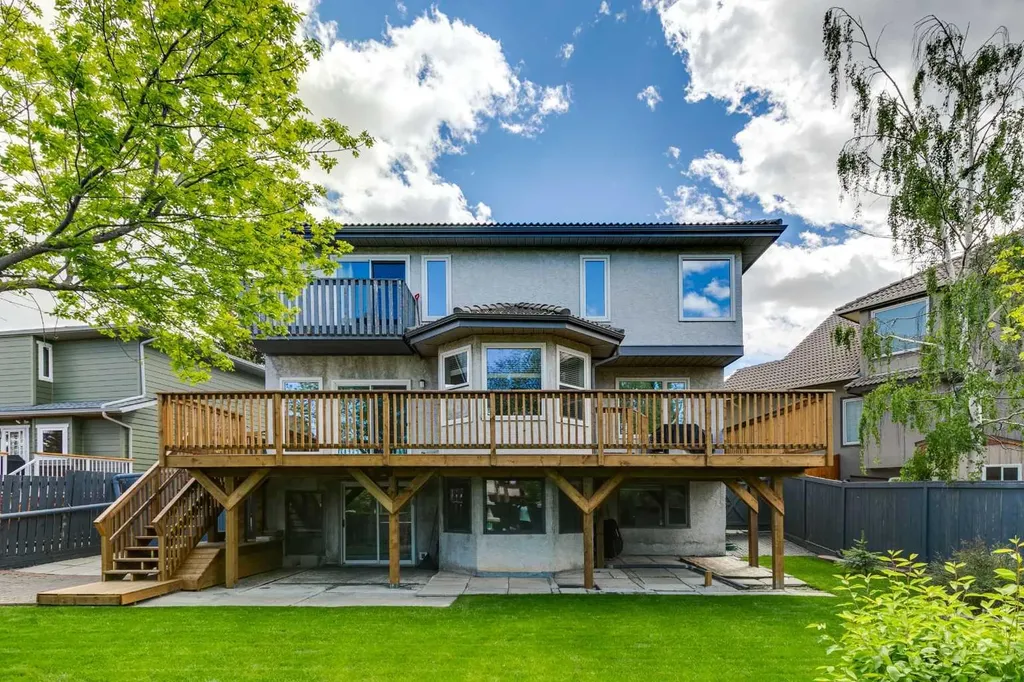 733 Edgebank Place NW Calgary AB T3A 4S2