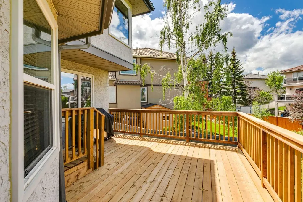 733 Edgebank Place NW Calgary AB T3A 4S2