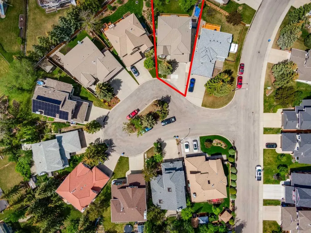 733 Edgebank Place NW Calgary AB T3A 4S2
