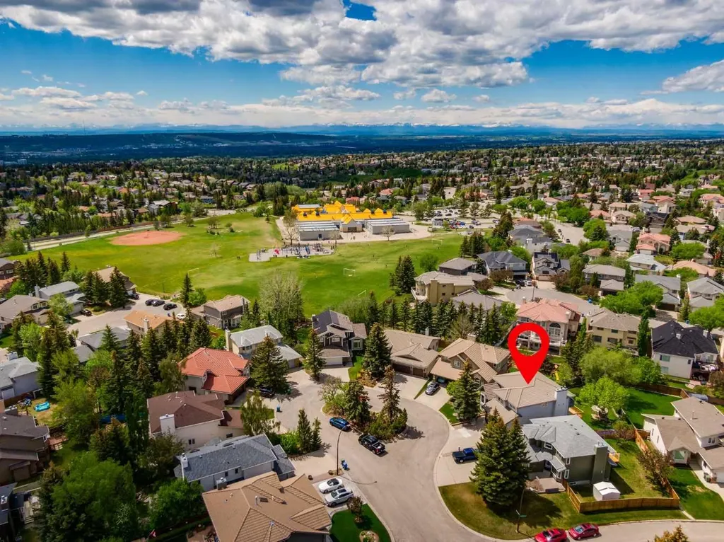 733 Edgebank Place NW Calgary AB T3A 4S2