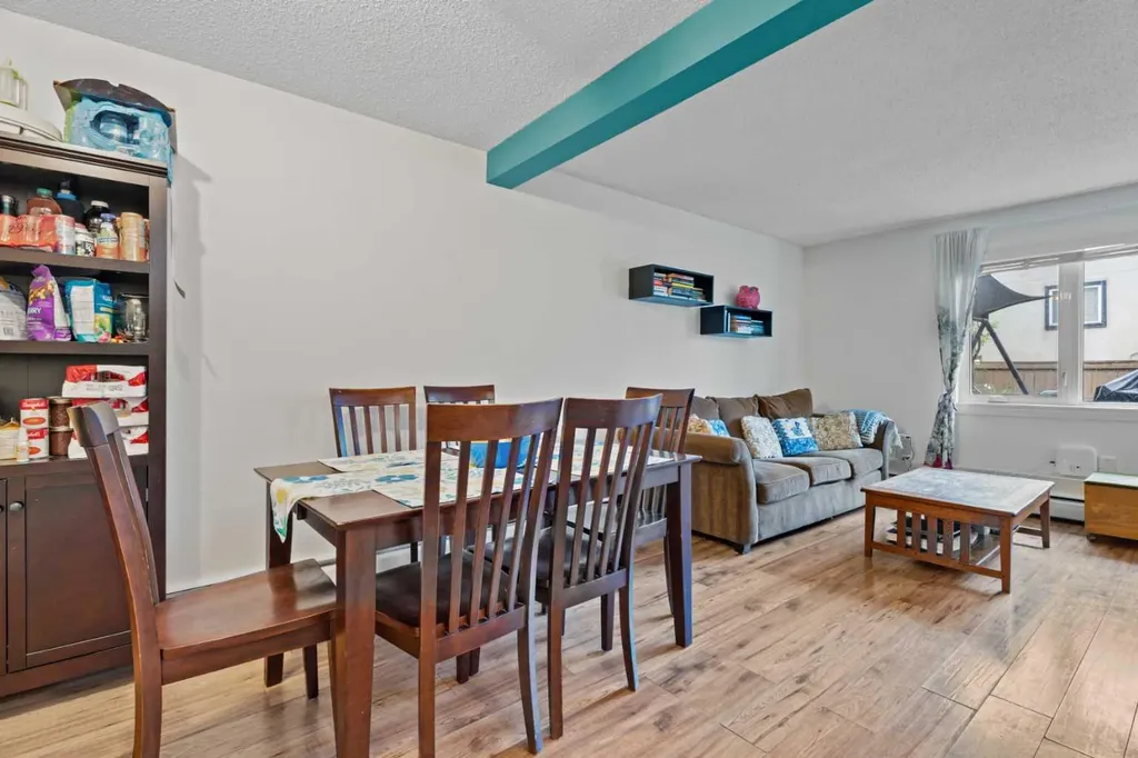 3809 45 Street SW Calgary AB T3E 3H4