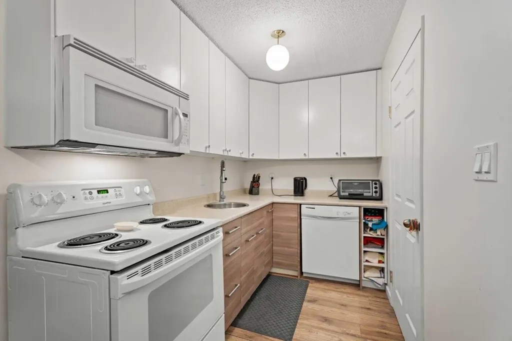 3809 45 Street SW Calgary AB T3E 3H4