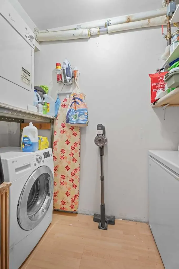 3809 45 Street SW Calgary AB T3E 3H4