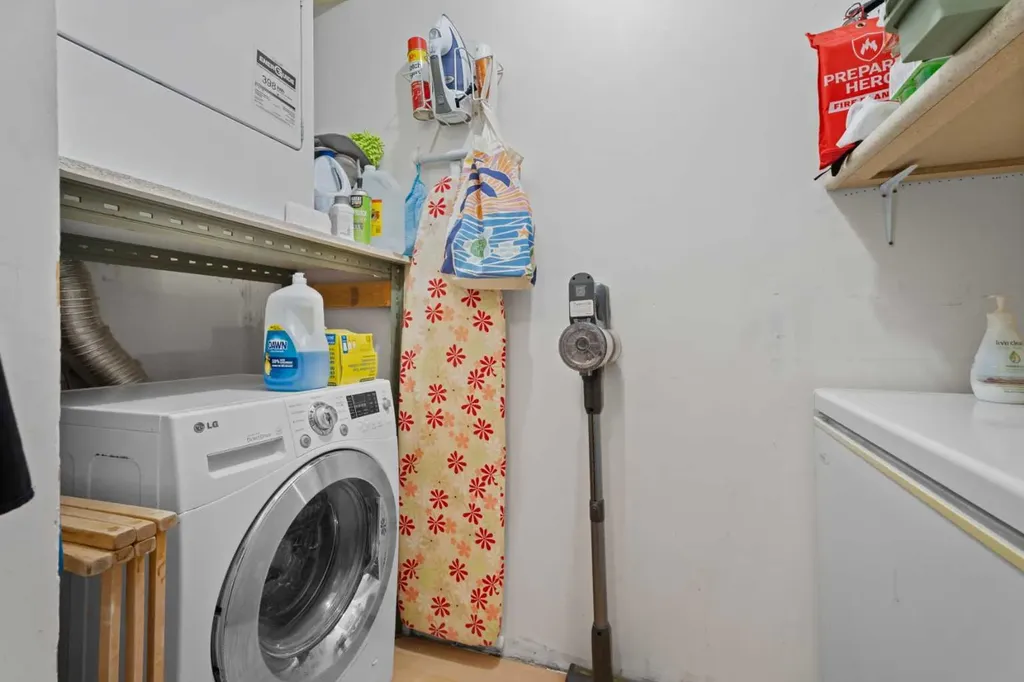 3809 45 Street SW Calgary AB T3E 3H4