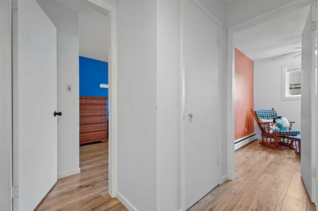 3809 45 Street SW Calgary AB T3E 3H4