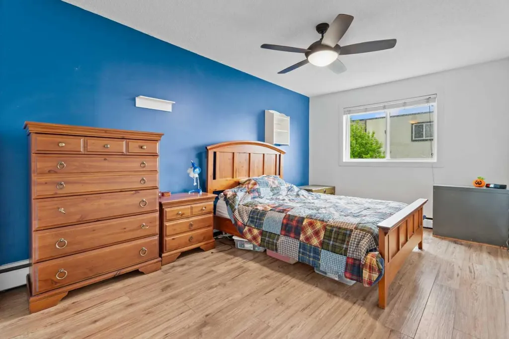 3809 45 Street SW Calgary AB T3E 3H4