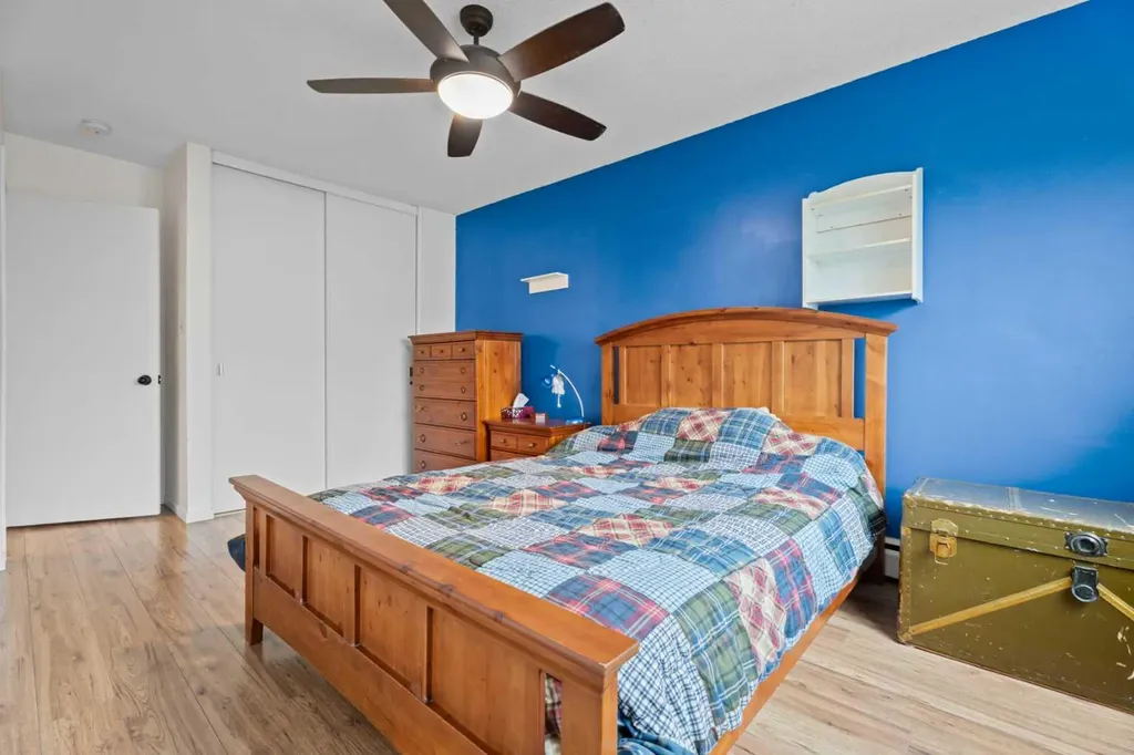 3809 45 Street SW Calgary AB T3E 3H4