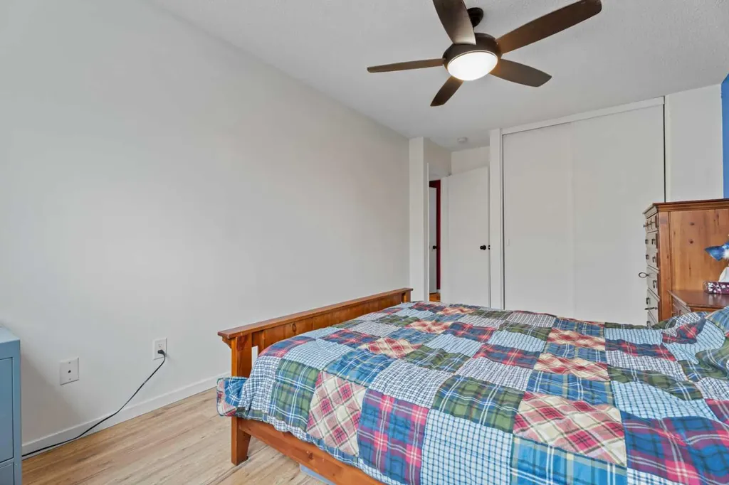 3809 45 Street SW Calgary AB T3E 3H4