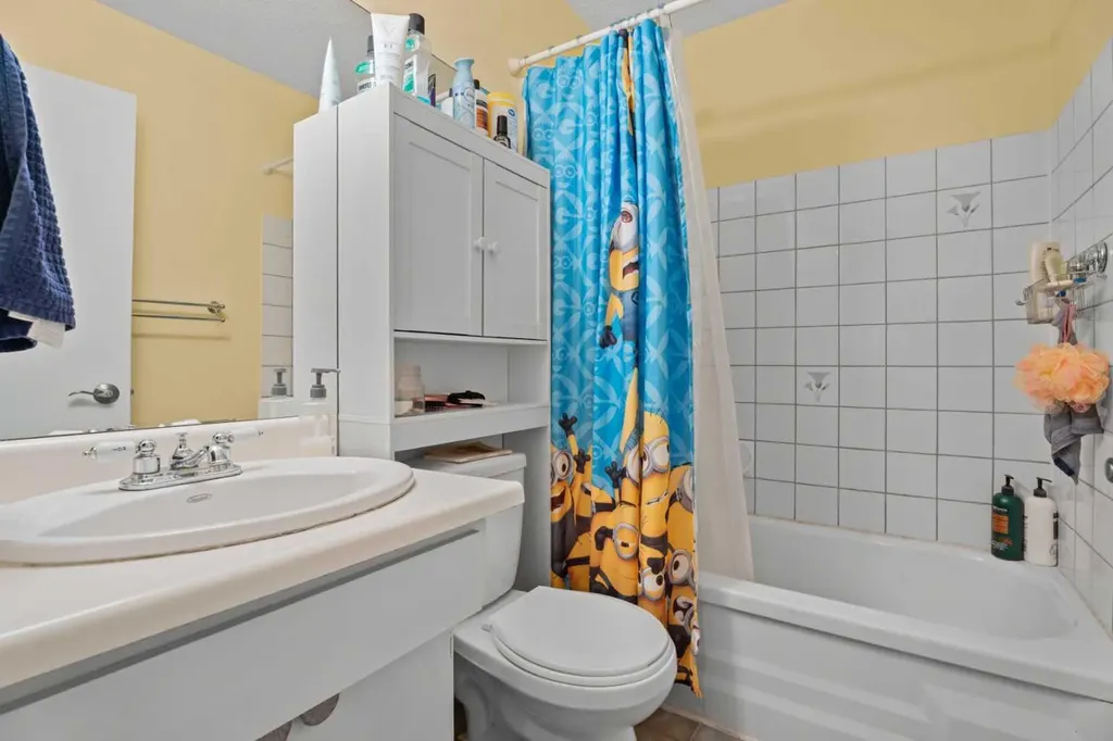 3809 45 Street SW Calgary AB T3E 3H4