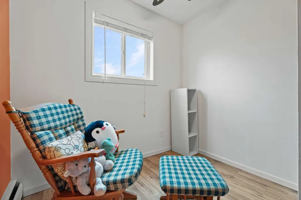 3809 45 Street SW Calgary AB T3E 3H4