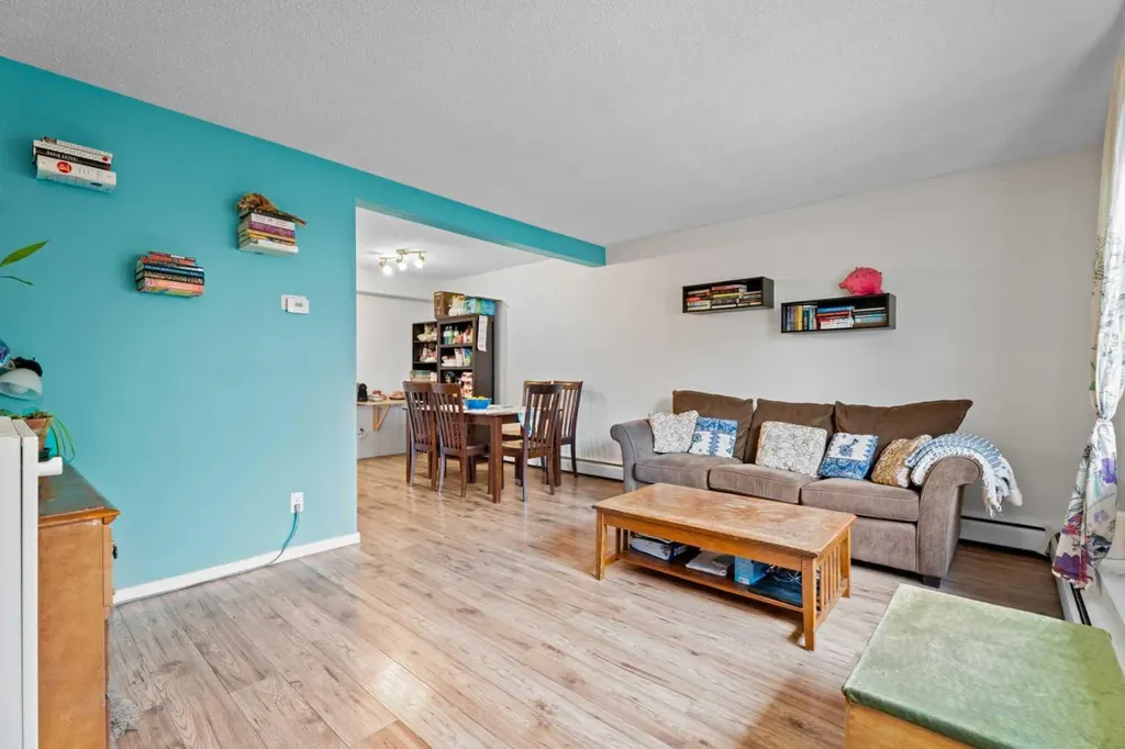 3809 45 Street SW Calgary AB T3E 3H4