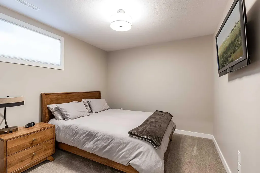 597 Somerside View SE Medicine Hat AB T1B 0R1