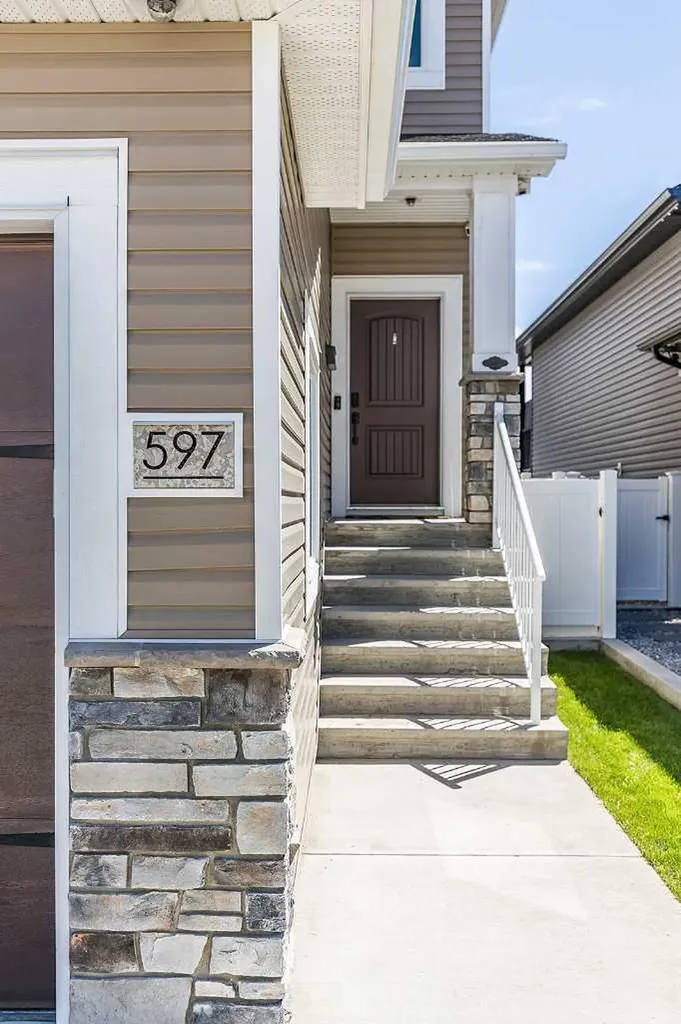 597 Somerside View SE Medicine Hat AB T1B 0R1
