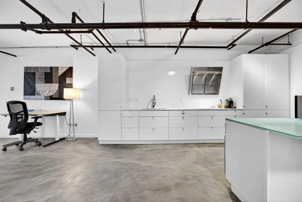 240 11 Avenue SW Calgary AB T2R 0C3