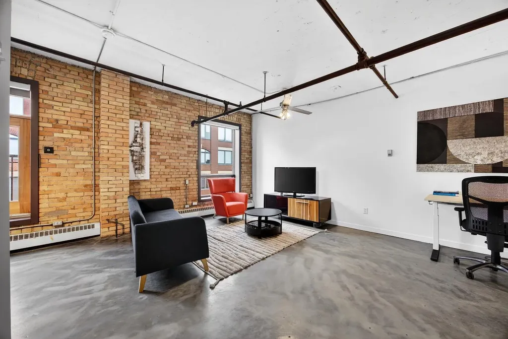 240 11 Avenue SW Calgary AB T2R 0C3