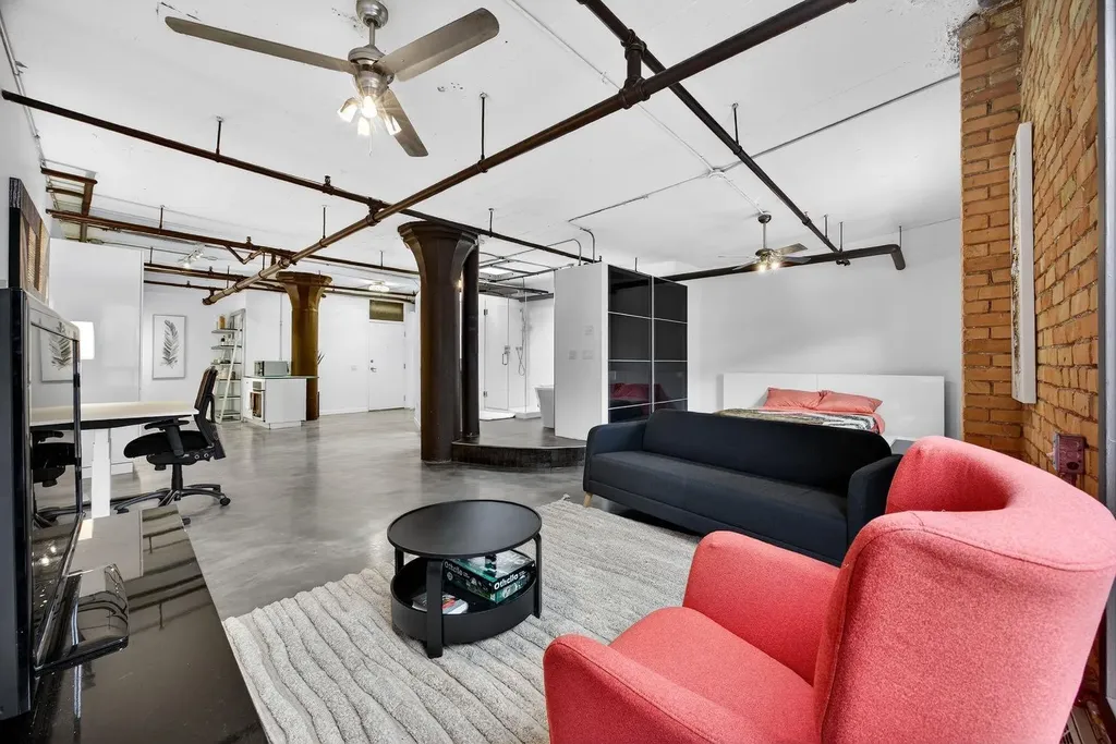 240 11 Avenue SW Calgary AB T2R 0C3