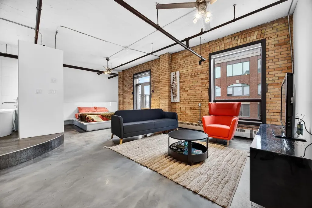 240 11 Avenue SW Calgary AB T2R 0C3