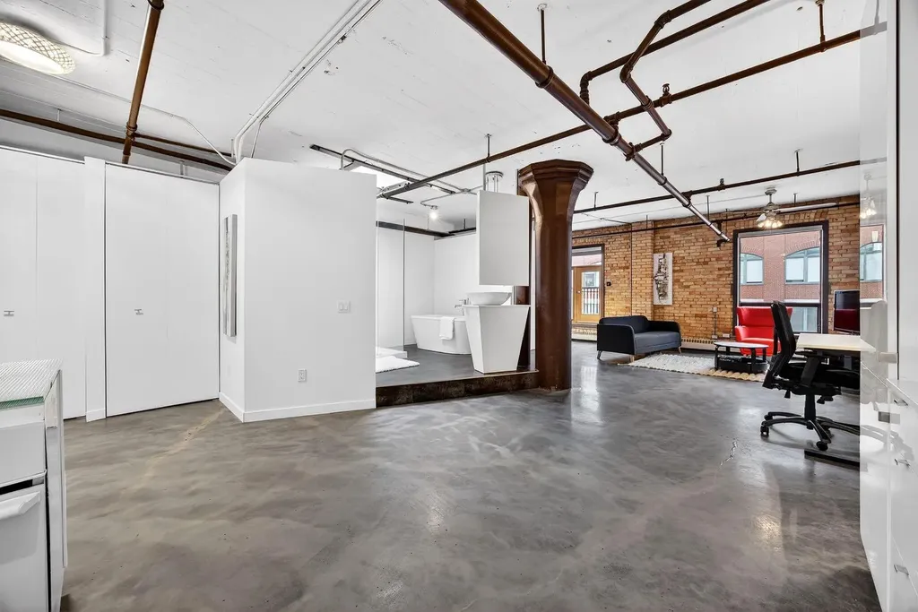 240 11 Avenue SW Calgary AB T2R 0C3