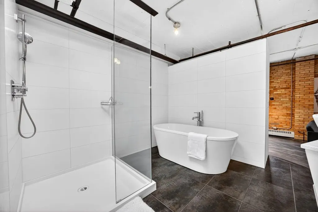 240 11 Avenue SW Calgary AB T2R 0C3