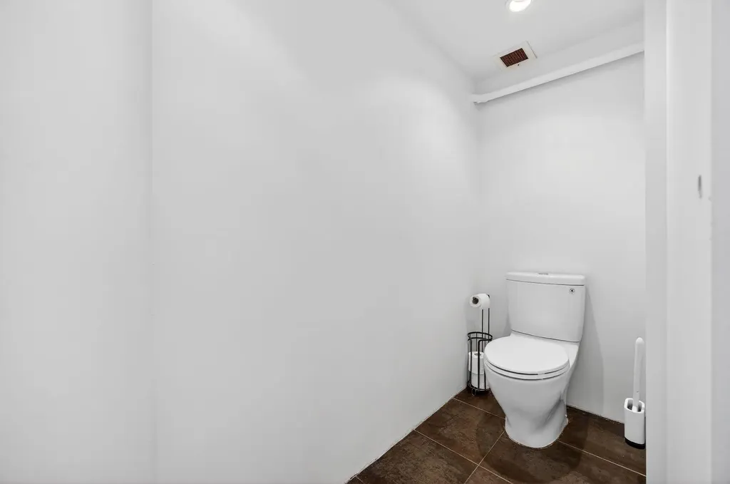 240 11 Avenue SW Calgary AB T2R 0C3