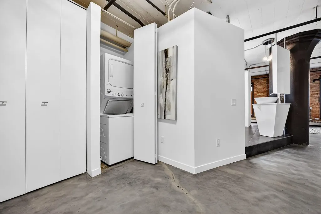 240 11 Avenue SW Calgary AB T2R 0C3