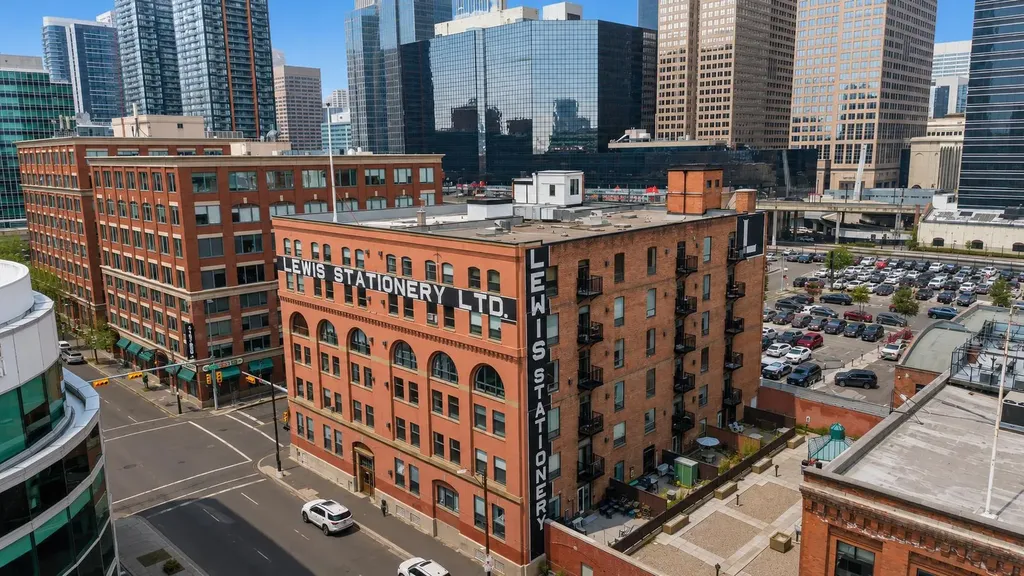 240 11 Avenue SW Calgary AB T2R 0C3