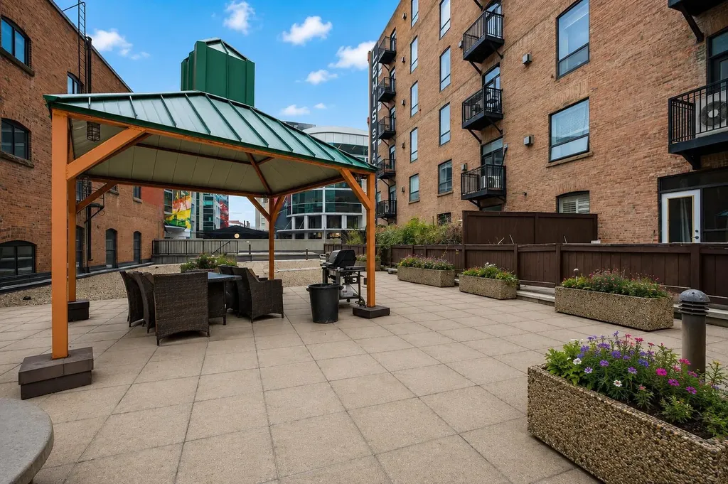 240 11 Avenue SW Calgary AB T2R 0C3