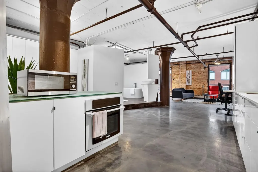240 11 Avenue SW Calgary AB T2R 0C3