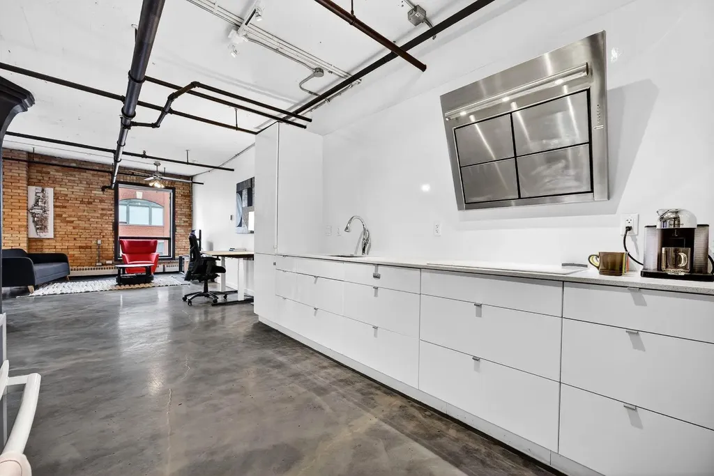 240 11 Avenue SW Calgary AB T2R 0C3