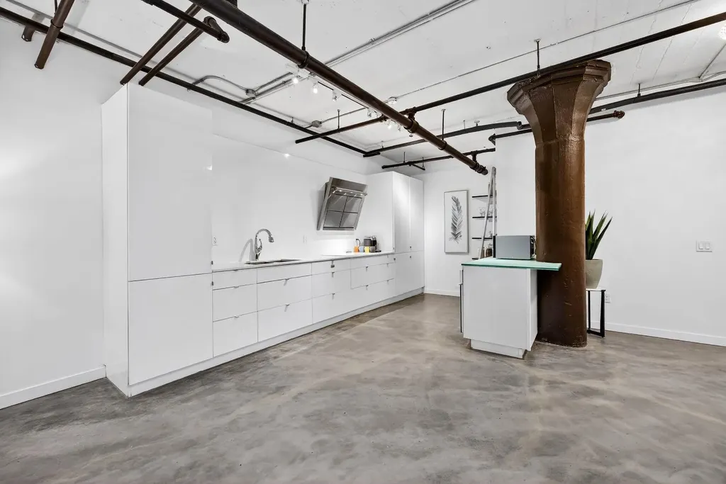 240 11 Avenue SW Calgary AB T2R 0C3