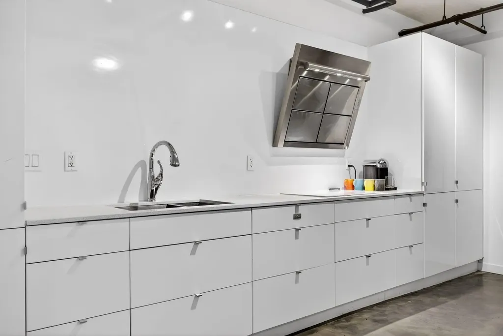 240 11 Avenue SW Calgary AB T2R 0C3