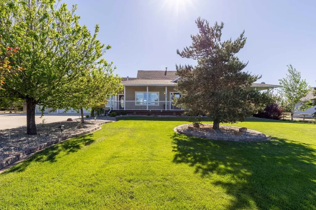325 8 Avenue Granum AB T0L1A0