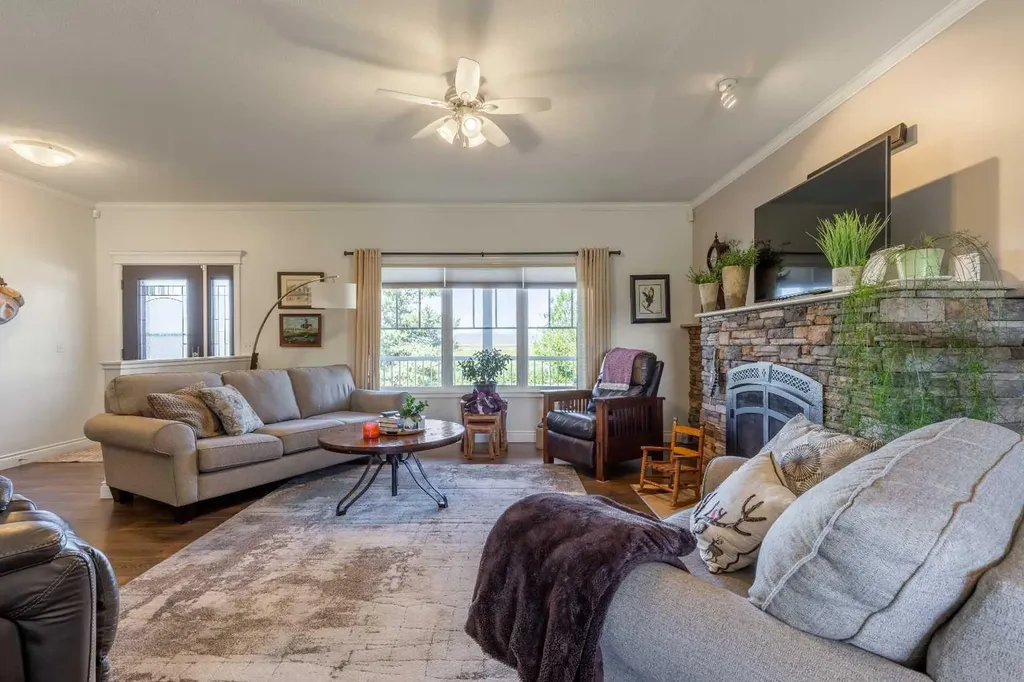325 8 Avenue Granum AB T0L1A0
