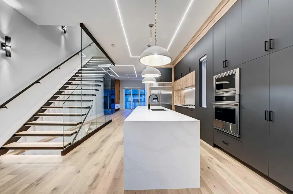 1904 13 Street SW Calgary AB T2T3P6