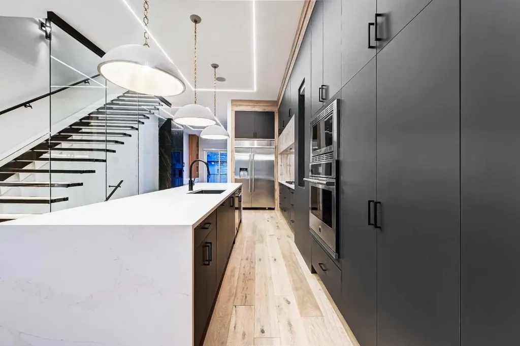 1904 13 Street SW Calgary AB T2T3P6