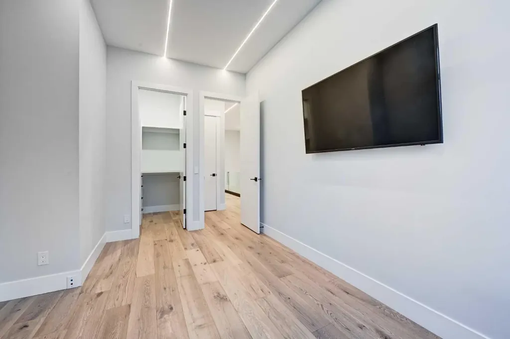 1904 13 Street SW Calgary AB T2T3P6